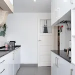 The House - Comfortable For Families & Friends - By Homely リスボン