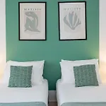 The House - Comfortable For Families & Friends - By Homely アパート