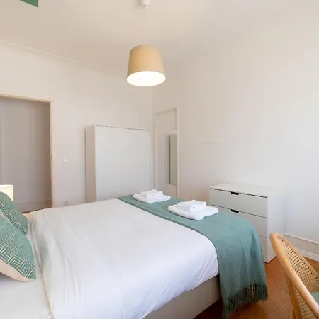 The House - Comfortable For Family & Friends * Lisboa