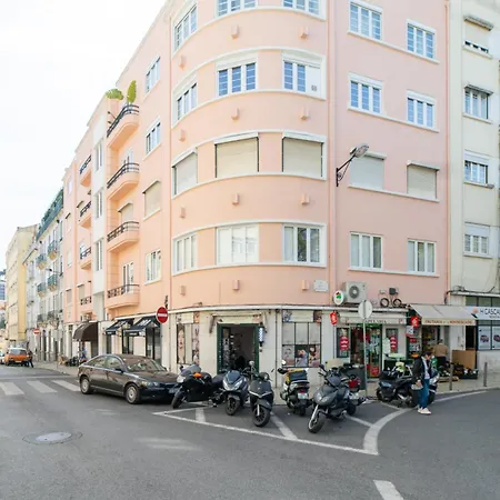 The House - Comfortable For Families & Friends - By Homely Apartman Lisboa