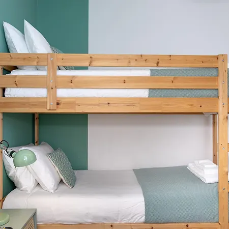 The House - Comfortable For Families & Friends - By Homely דירה ליסבון