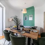 The House - Comfortable For Families & Friends - By Homely Apartment